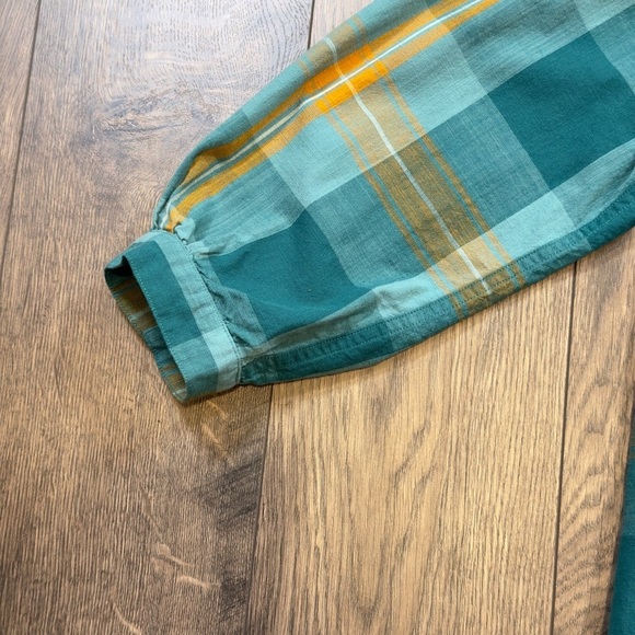 Woman’s Patagonia Settlers Plaid Top - Picture 5 of 11
